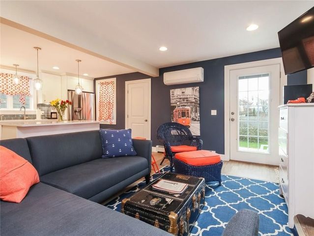 13 Lucas Avenue, Newport, RI 02840