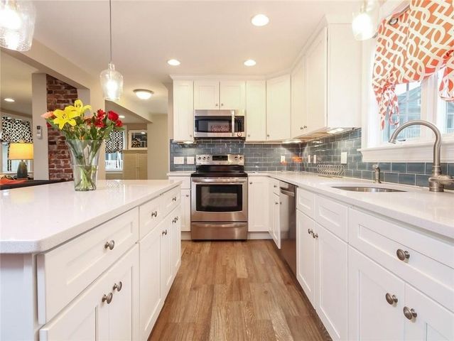 13 Lucas Avenue, Newport, RI 02840