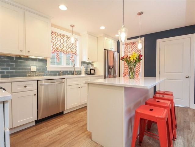 13 Lucas Avenue, Newport, RI 02840