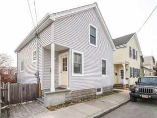 13 Lucas Avenue, Newport, RI 02840