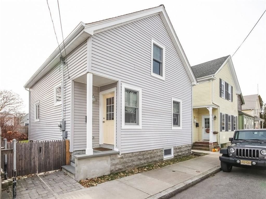 13 Lucas Avenue, Newport, RI 02840