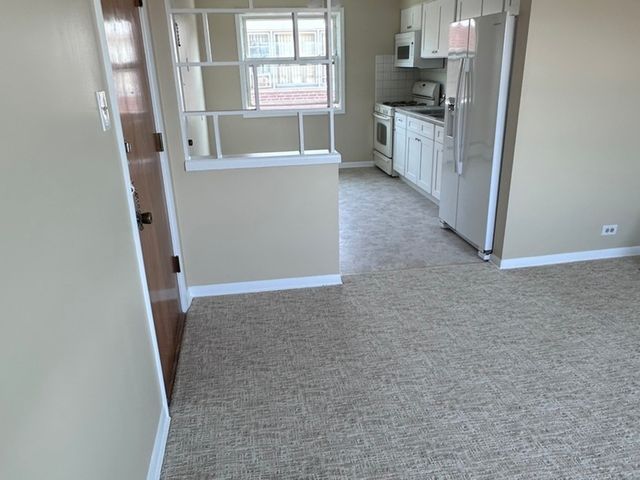 2221 S 17th Avenue 2F, North Riverside, IL 60546