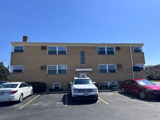 2221 S 17th Avenue 2F, North Riverside, IL 60546