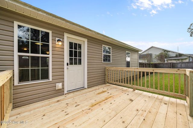 309 Otter Creek Court, Richlands, NC 28574