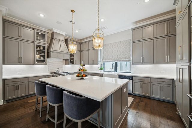 818 Dunleigh Meadows Lane, Houston, TX 77055