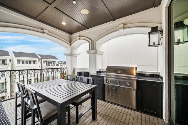 818 Dunleigh Meadows Lane, Houston, TX 77055