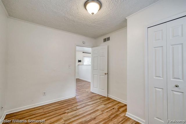 861 W LEWISTON Avenue, Ferndale, MI 48220