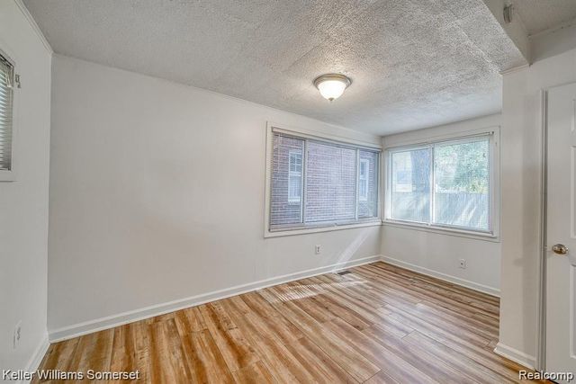 861 W LEWISTON Avenue, Ferndale, MI 48220