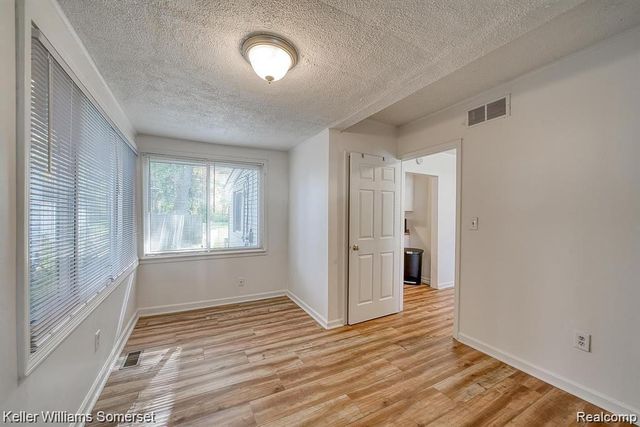 861 W LEWISTON Avenue, Ferndale, MI 48220