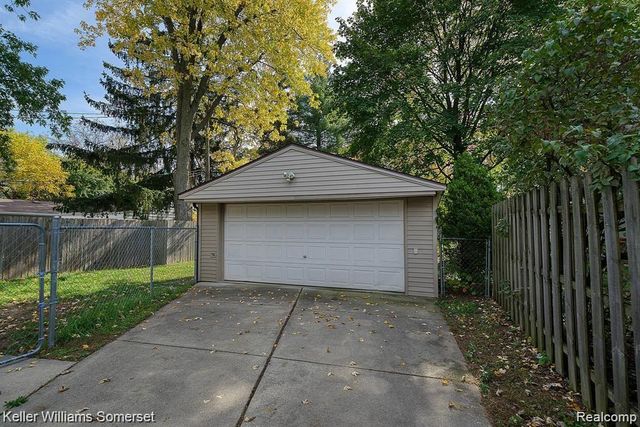 861 W LEWISTON Avenue, Ferndale, MI 48220