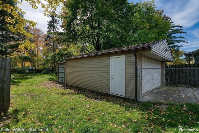 861 W LEWISTON Avenue, Ferndale, MI 48220