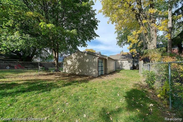 861 W LEWISTON Avenue, Ferndale, MI 48220