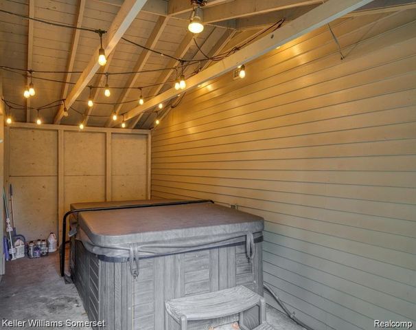 861 W LEWISTON Avenue, Ferndale, MI 48220