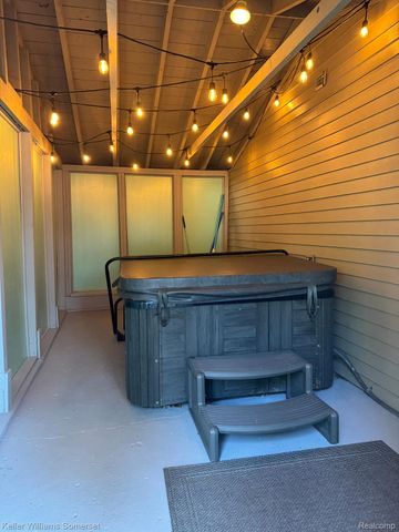 861 W LEWISTON Avenue, Ferndale, MI 48220