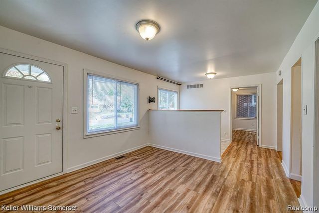 861 W LEWISTON Avenue, Ferndale, MI 48220