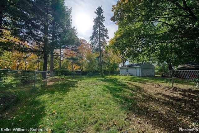 861 W LEWISTON Avenue, Ferndale, MI 48220