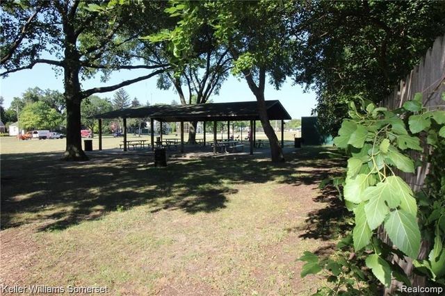 861 W LEWISTON Avenue, Ferndale, MI 48220