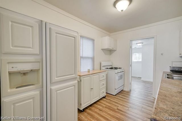 861 W LEWISTON Avenue, Ferndale, MI 48220