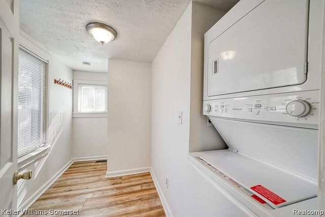 861 W LEWISTON Avenue, Ferndale, MI 48220