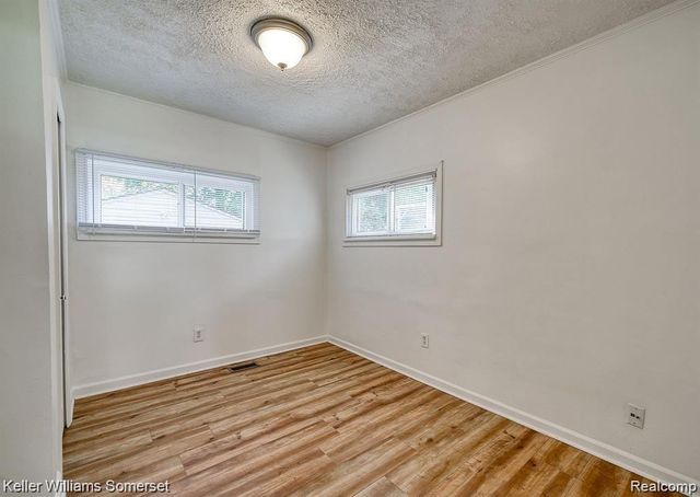 861 W LEWISTON Avenue, Ferndale, MI 48220