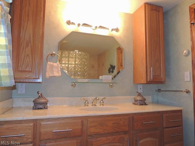 23781 Columbus Road, Bedford Heights, OH 44146