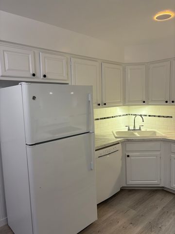 301 Lake Hinsdale Drive 108, Willowbrook, IL 60527