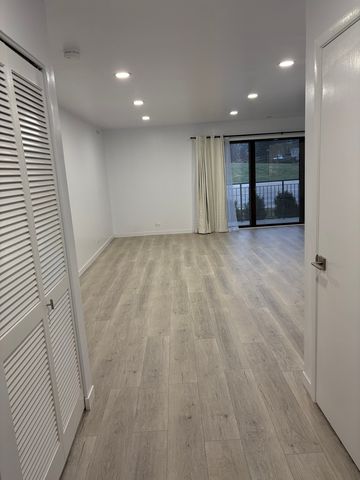 301 Lake Hinsdale Drive 108, Willowbrook, IL 60527