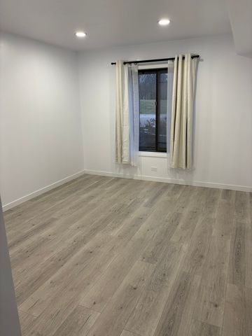 301 Lake Hinsdale Drive 108, Willowbrook, IL 60527