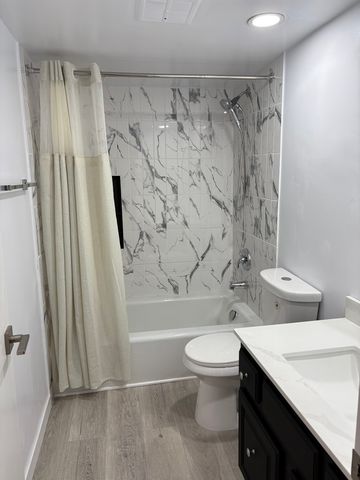 301 Lake Hinsdale Drive 108, Willowbrook, IL 60527