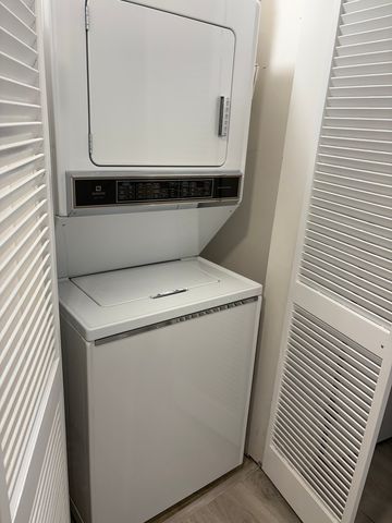 301 Lake Hinsdale Drive 108, Willowbrook, IL 60527