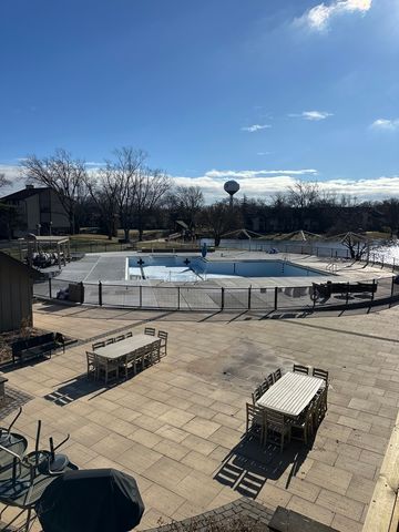 301 Lake Hinsdale Drive 108, Willowbrook, IL 60527