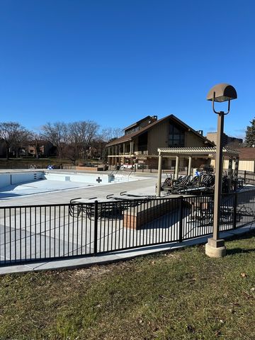 301 Lake Hinsdale Drive 108, Willowbrook, IL 60527