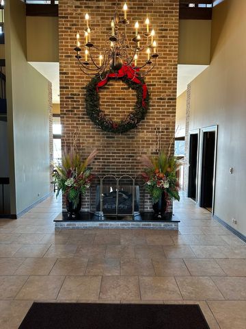 301 Lake Hinsdale Drive 108, Willowbrook, IL 60527