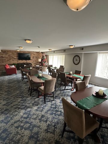 301 Lake Hinsdale Drive 108, Willowbrook, IL 60527