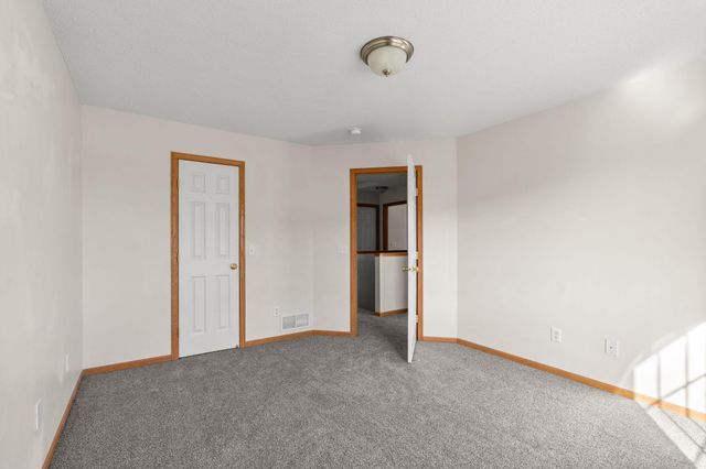 2457 Yellowstone Drive 116, Hastings, MN 55033