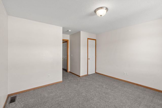 2457 Yellowstone Drive 116, Hastings, MN 55033