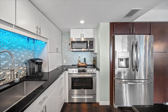 1120 N SHORE DRIVE NE 802, St Petersburg, FL 33701
