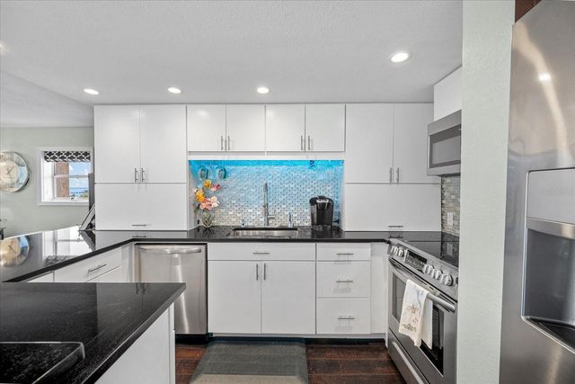 1120 N SHORE DRIVE NE 802, St Petersburg, FL 33701