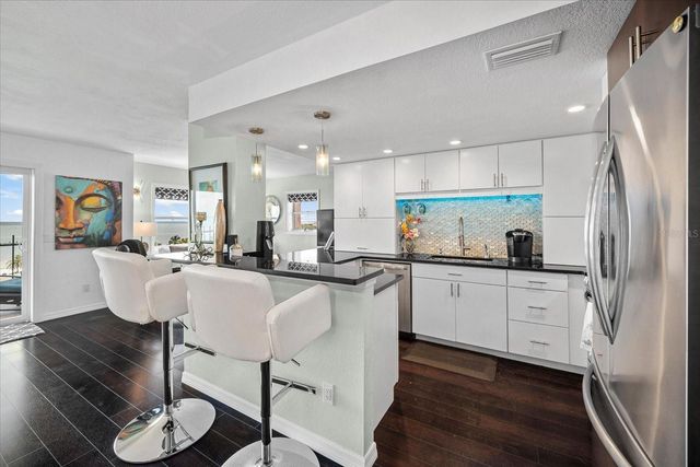 1120 N SHORE DRIVE NE 802, St Petersburg, FL 33701