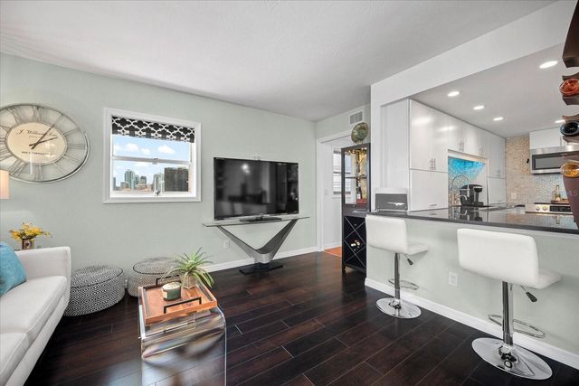 1120 N SHORE DRIVE NE 802, St Petersburg, FL 33701
