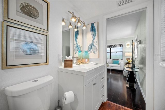 1120 N SHORE DRIVE NE 802, St Petersburg, FL 33701