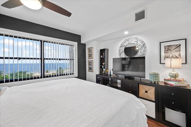 1120 N SHORE DRIVE NE 802, St Petersburg, FL 33701