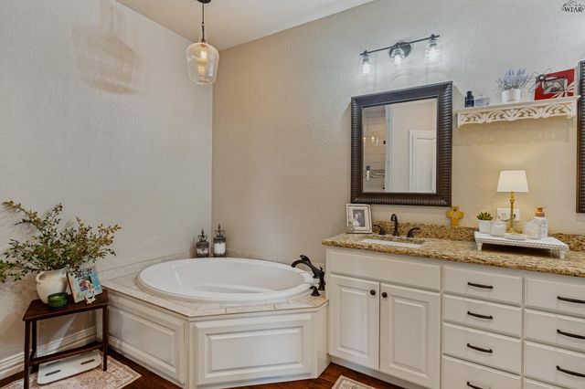 2386 N PETERSON ROAD, Iowa Park, TX 76367