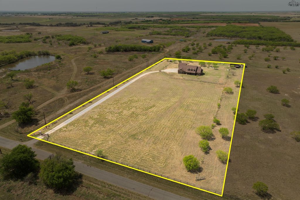 2386 N PETERSON ROAD, Iowa Park, TX 76367