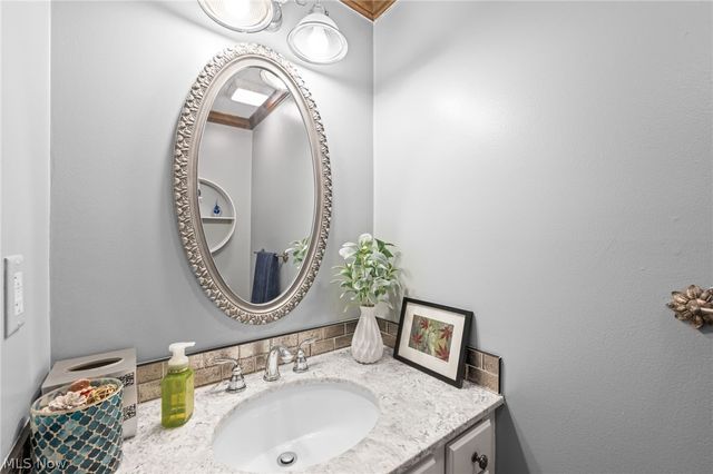 1697 Holdens Arbor Run, Westlake, OH 44145
