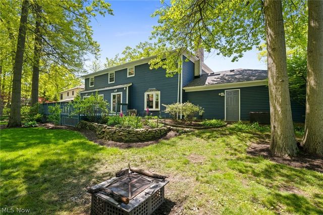1697 Holdens Arbor Run, Westlake, OH 44145