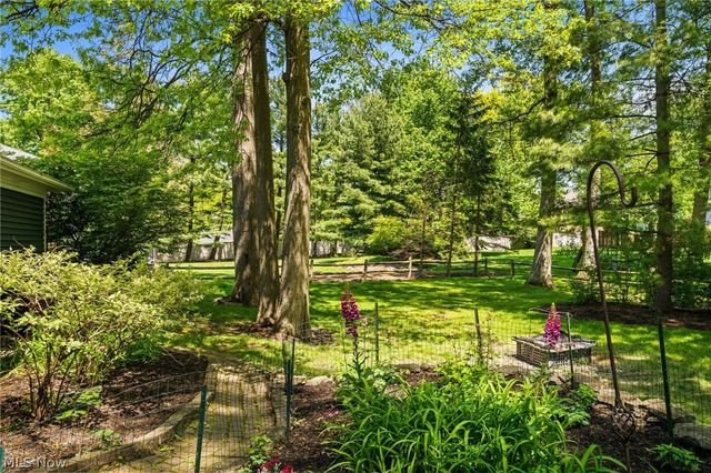 1697 Holdens Arbor Run, Westlake, OH 44145