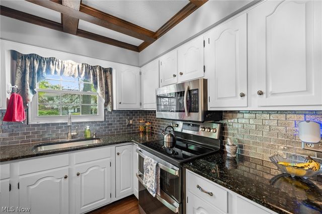 1697 Holdens Arbor Run, Westlake, OH 44145
