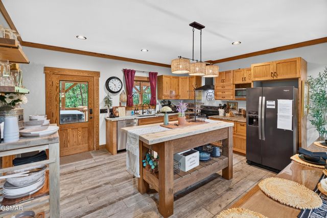 815 Wattle Blossom Drive, Gatlinburg, TN 37738