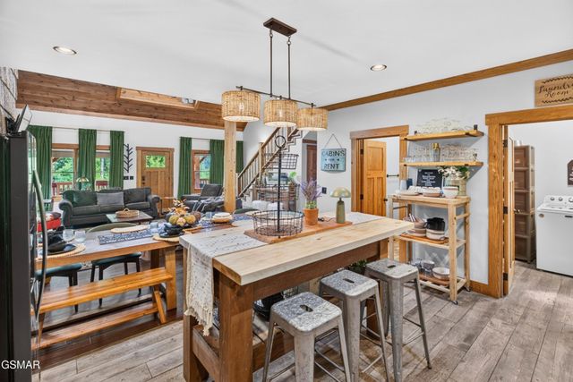 815 Wattle Blossom Drive, Gatlinburg, TN 37738